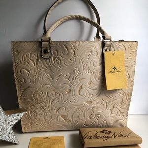 🆕Patricia Nash🔥Cream Leather tooled
ItalianLeather Totebag